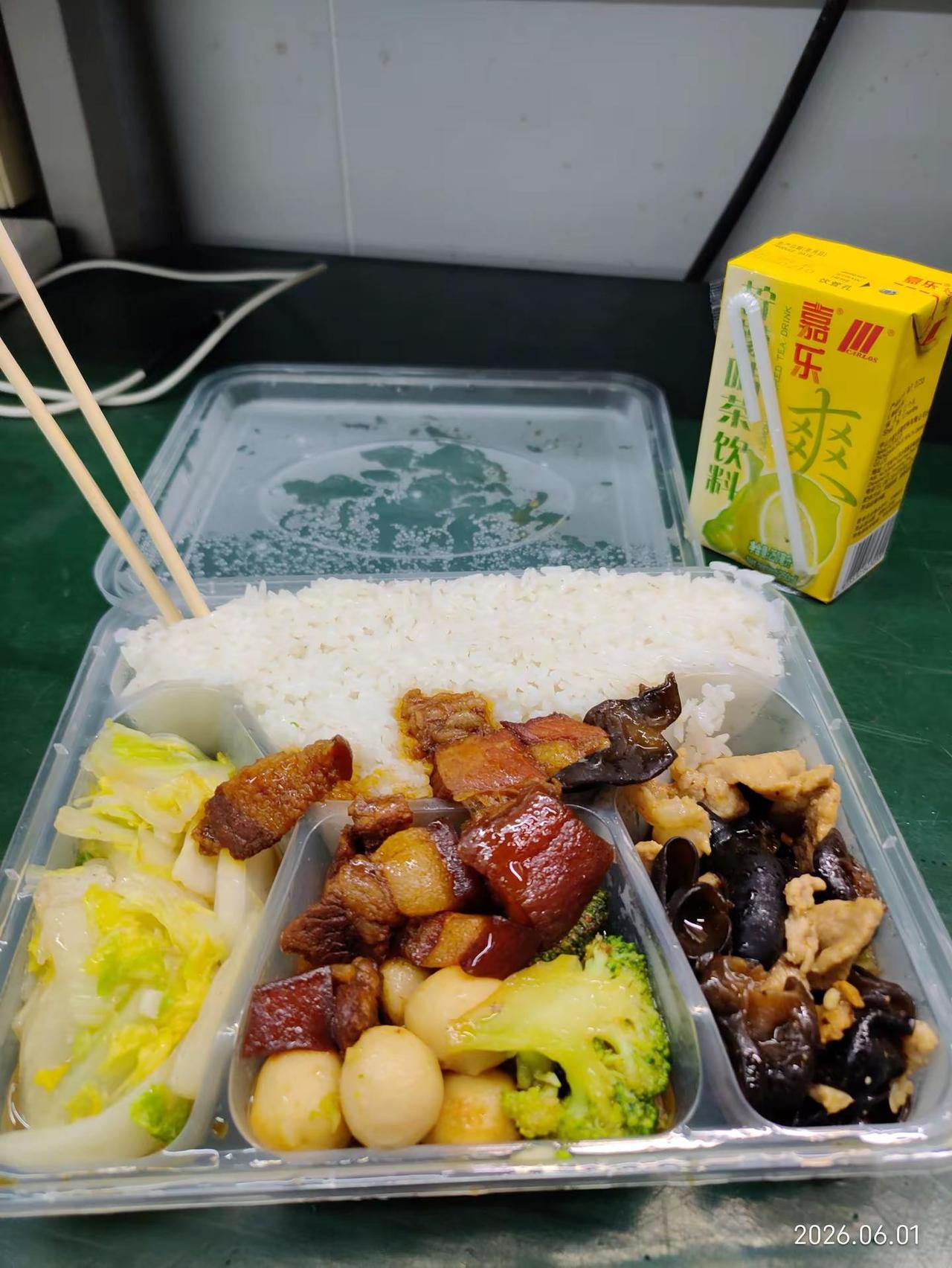 广州10元钱的快餐送饮料，生活成本低于任何城市
