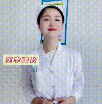 美女白大褂下穿的衣服，永远让人想象不到，网友：下班有约会！
