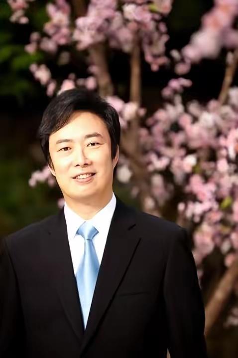 一生未婚的费玉清，晚年和自己的好友江蕙相伴养老。这两个人把“老来伴”过成了偶像剧