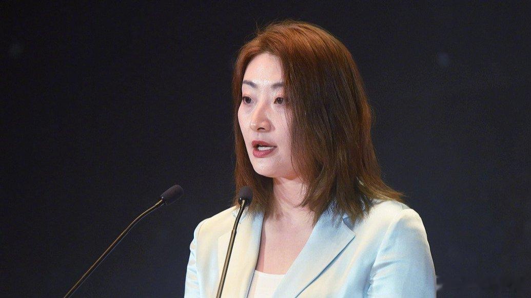 宗馥莉18亿美元资产被冻结宗庆后的人设被打的稀碎从去世之后就是一副豪门内斗的剧情