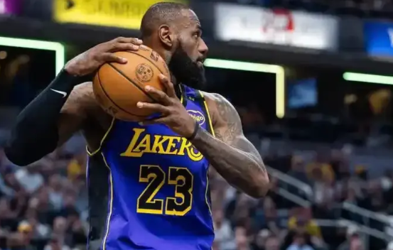 NBA传奇名宿罗伯特-霍里真是太懂勒布朗-詹姆斯了！最近霍里在节目中聊到了詹姆斯