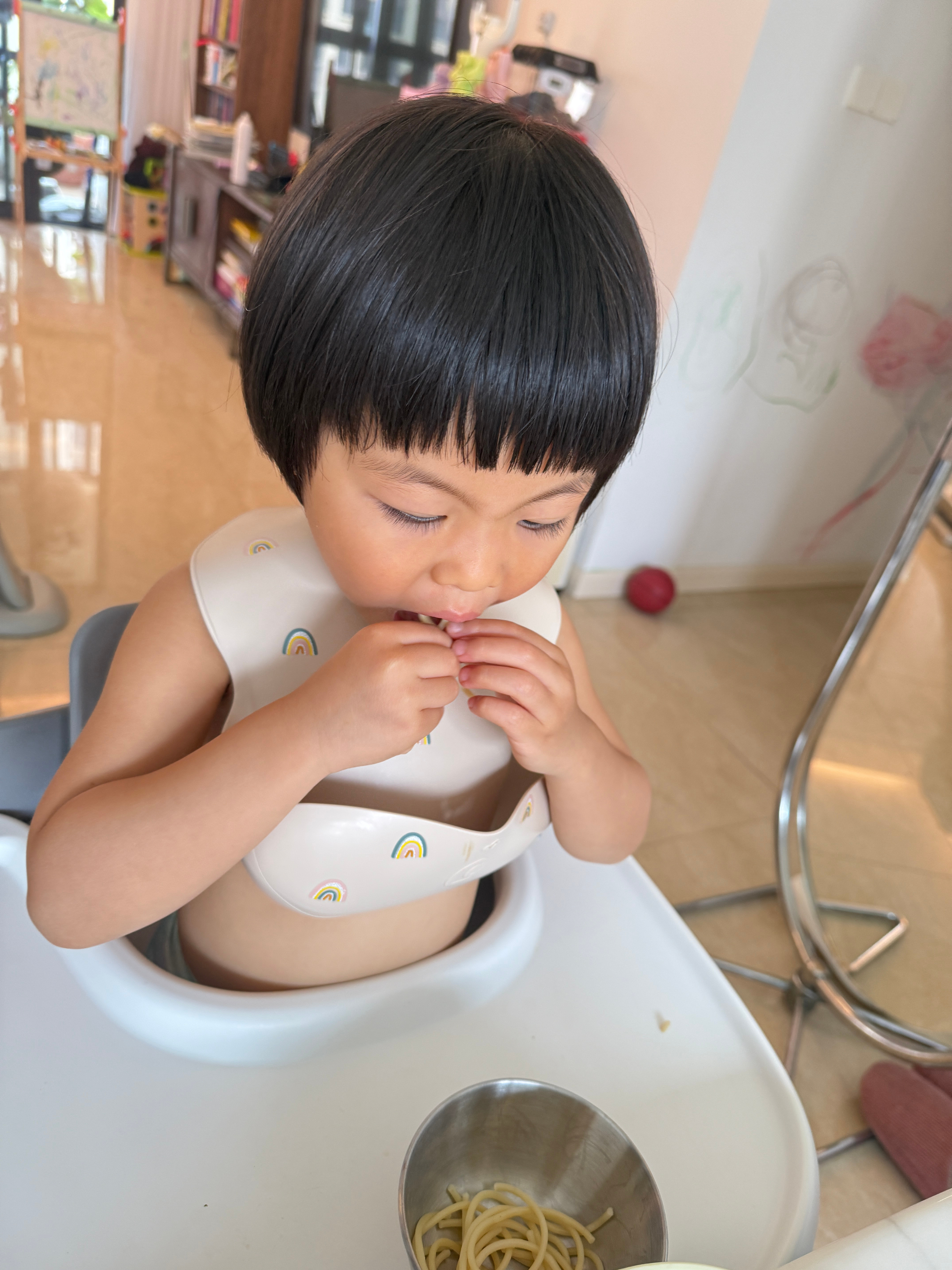 来看碳水女王怎么吃饭的白水煮意大利面，干吃，吃一碗厉害吗