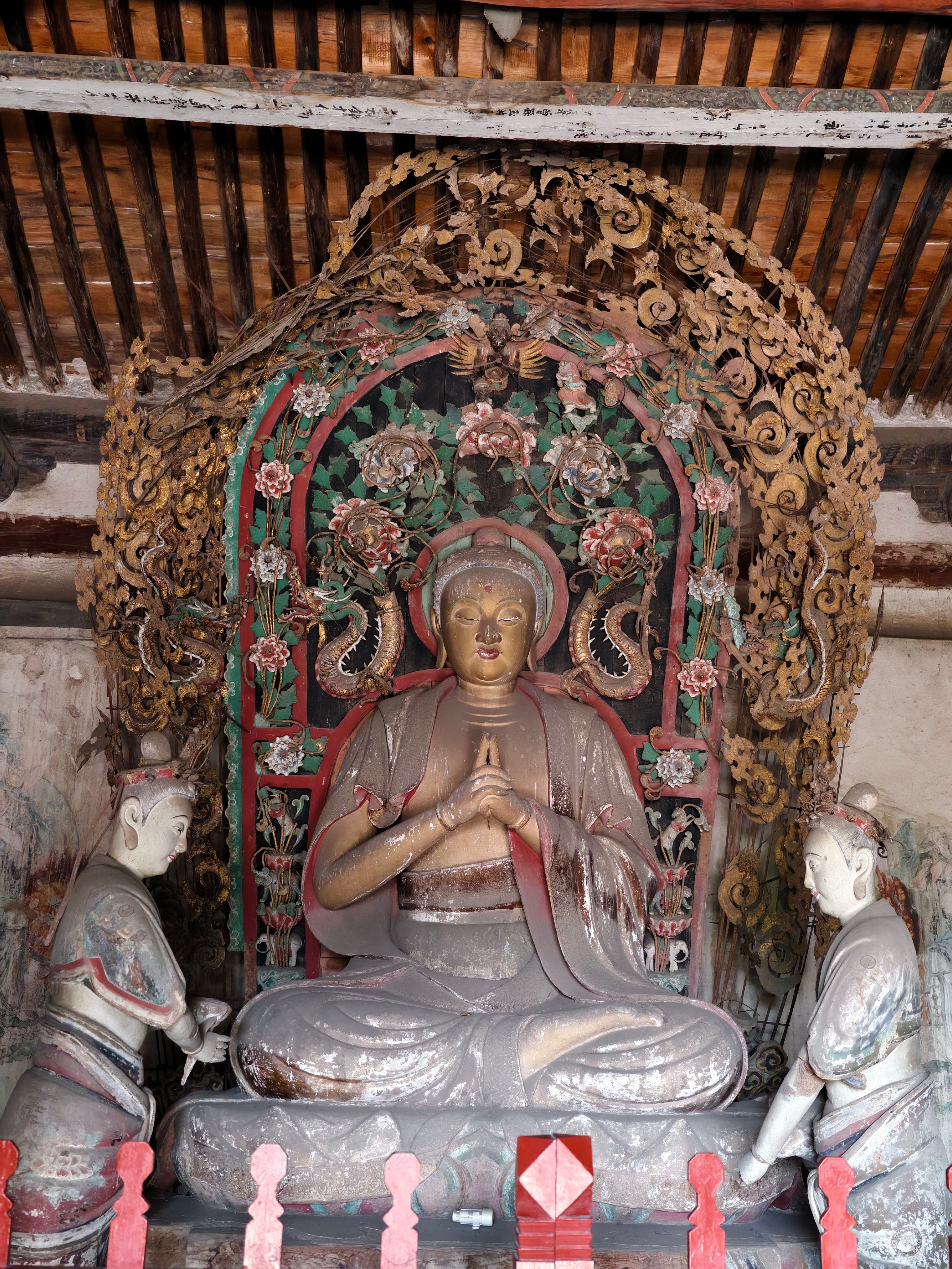 问众生谁是如来，愿大地都成净土。山西平遥镇国寺，是比平遥双林寺低调平凡很多的古建