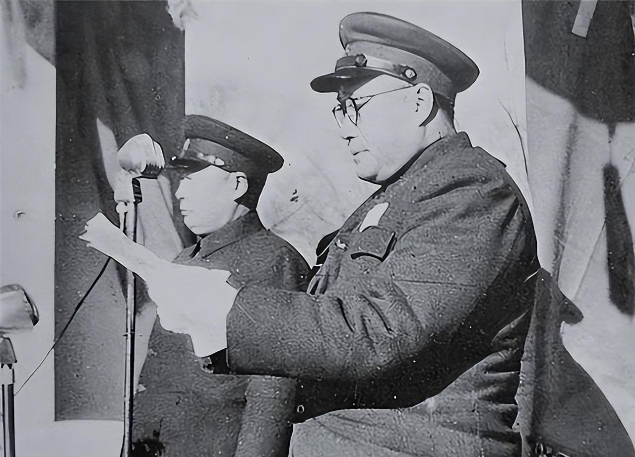1952年夏，陈赓匆匆踏进刘伯承家门，迎面就是一句厉声责问："怎么才过来？"陈赓