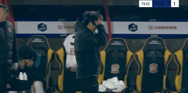 中超三雄3位主帅都急得受不了，成都蓉城徐正源1比2落后时在场边急得直抓头发，已经