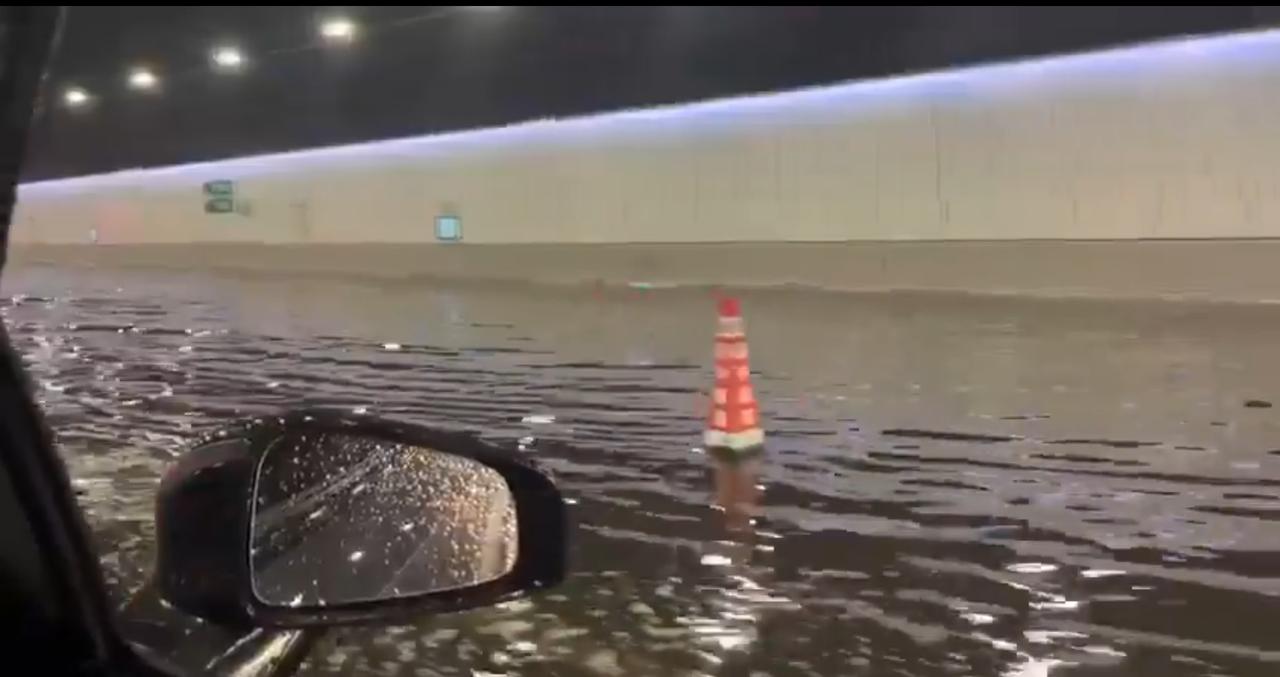 由于近日珠三角地区连续的暴雨，2026年5月21日深中大桥6.8公里长的海底沉管