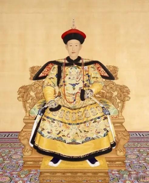1722年，康熙皇帝驾临皇四子胤禛的府邸游园赏花，正惬意间，胤禛看似随口一提：“