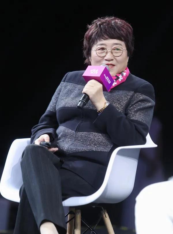 性学家李银河：“一个男人最了不起的表现就是不喜欢女人。不是他真的不需要女人，而是