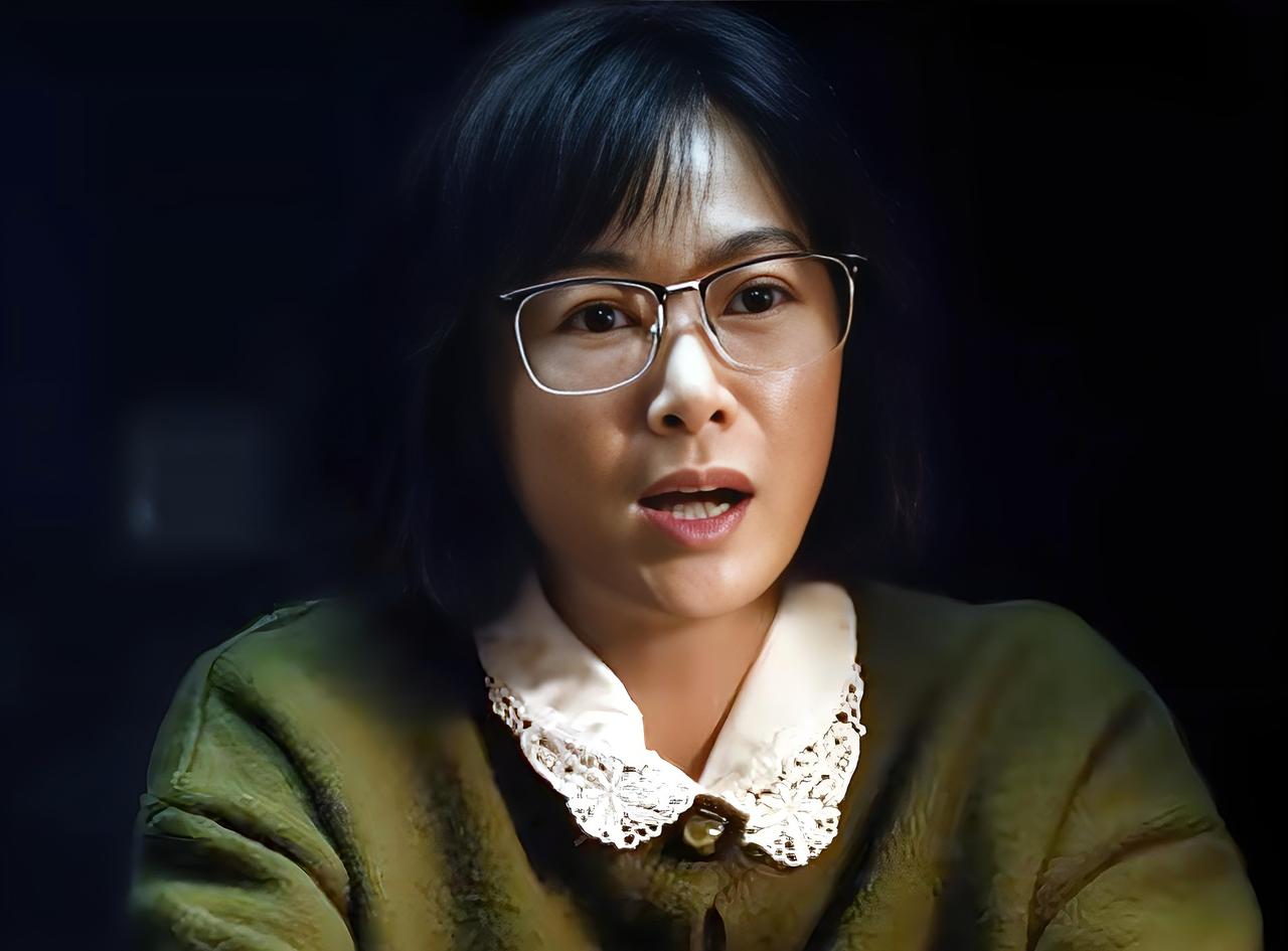 《交锋》：最先怀疑的内鬼就是李凤歌，现在看来果然没有看错！双面间谍蒋在珍前脚