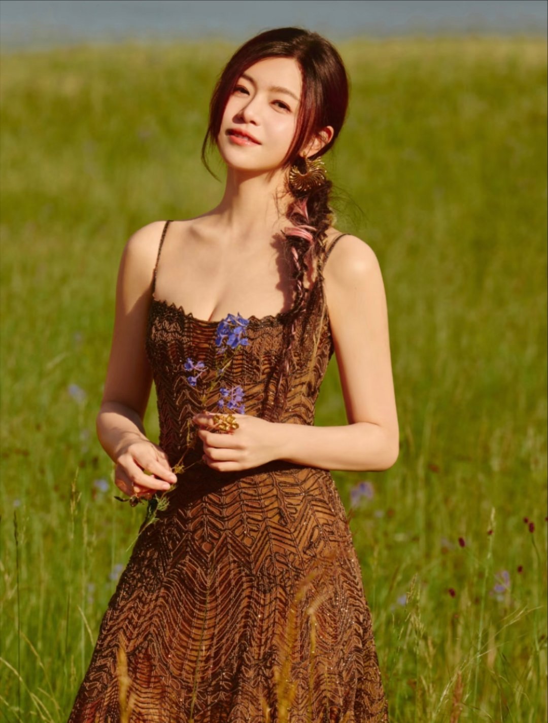 陈妍希明媚成啥样了谁能拒绝甜妹啊！这么多年陈妍希还是那张少女脸，体态管理也绝了，