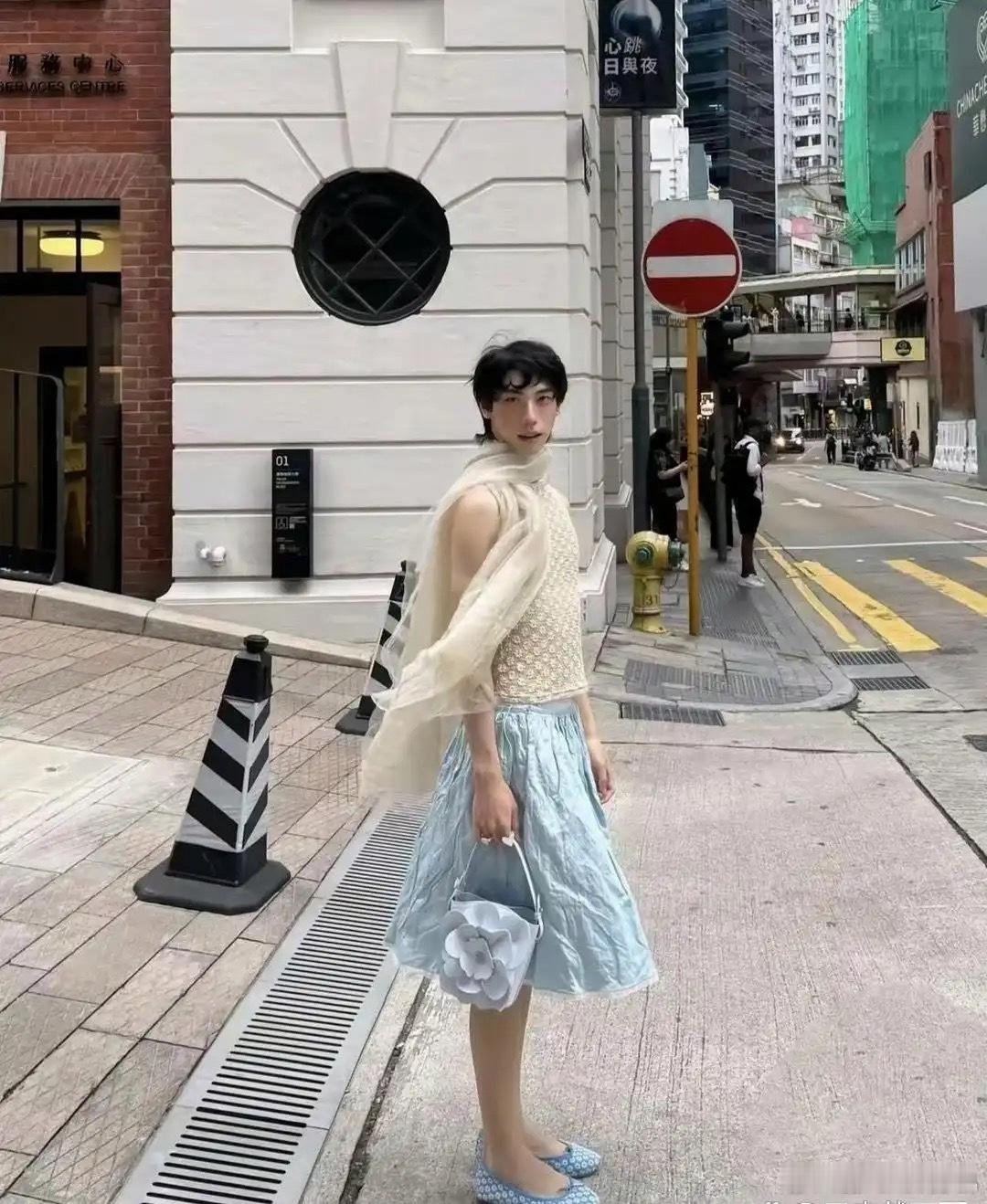 伊能静的儿子，这是走上了向佐的赛道，