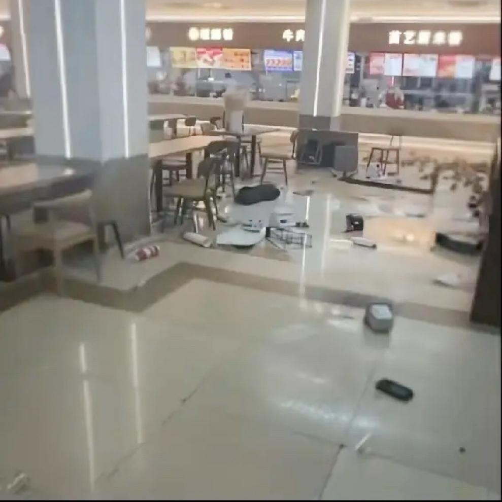 吉林这哥们儿真是在高校圈一战成名了！表白被拒觉得面子上挂不住，坐在食堂越想越