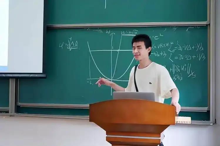 数学家张益唐谈韦东奕：如果能有人带着他一起做，真正做出一流的东西来