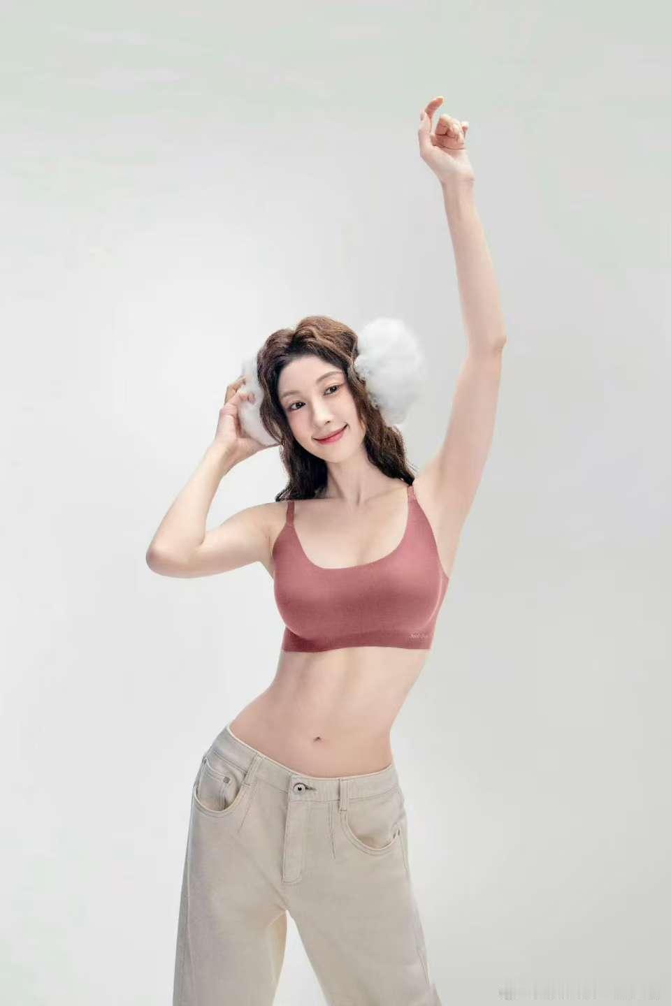 张小婉萌妹脸御姐身材OMG，张小婉好有活力好健康的美这个肌肉线条我嘶哈嘶哈[