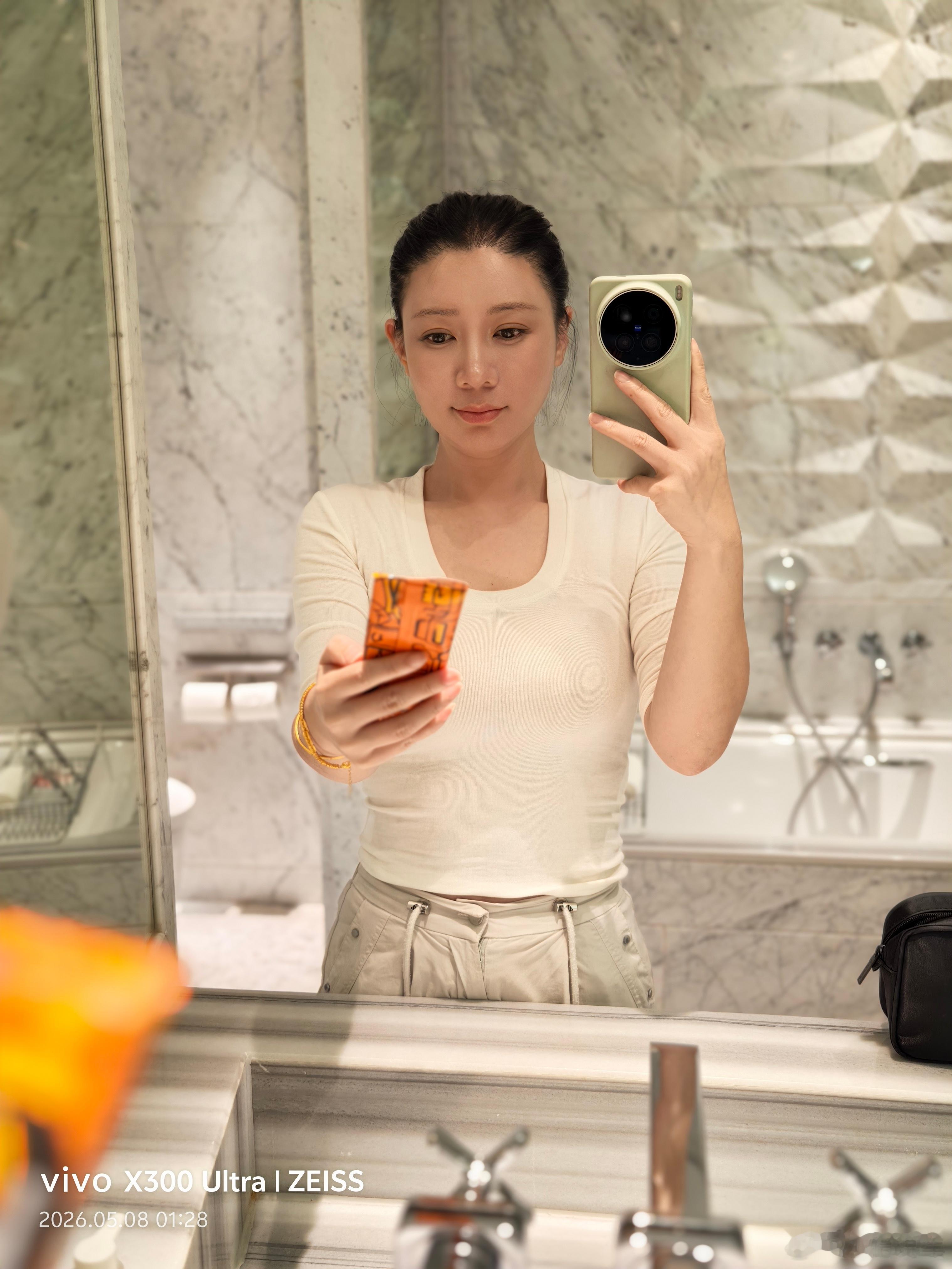 工作结束肚子饿了包里只有一包蛋白粉吃还是睡呢？