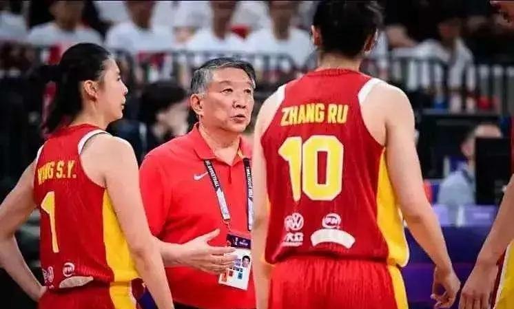 四川女篮硬核致函中国篮协，队中国手暂不参加宫鲁鸣指导的国家队集训。四川女篮花重