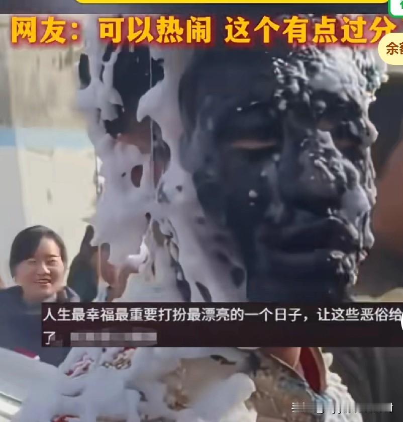 天啊！本以为视频中的人，是一个雕像哪！没想到，他却是当天结婚的主角“新郎”！