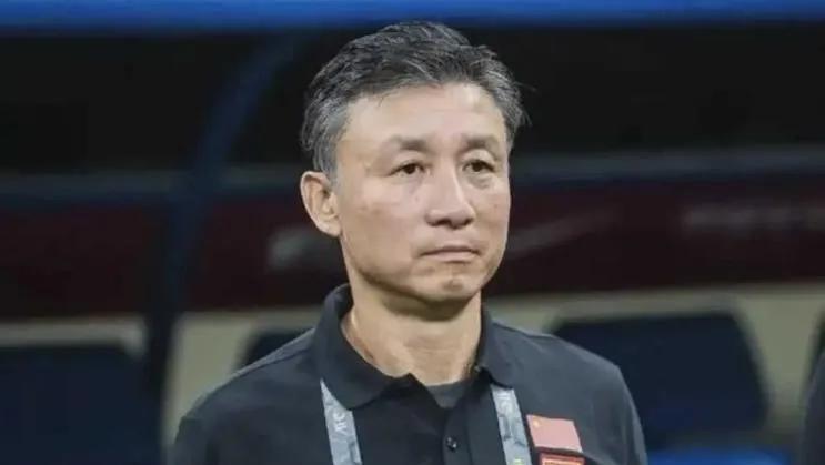 申花名宿成耀东出任海港B队主帅！蔡慧康无缘进入教练组！成耀东爱将于海出任首席助教