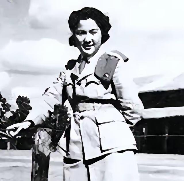 1942年，凶残的日军，奸杀了3名女护士。然而，女护士却提议说：“我们把内衣脱了