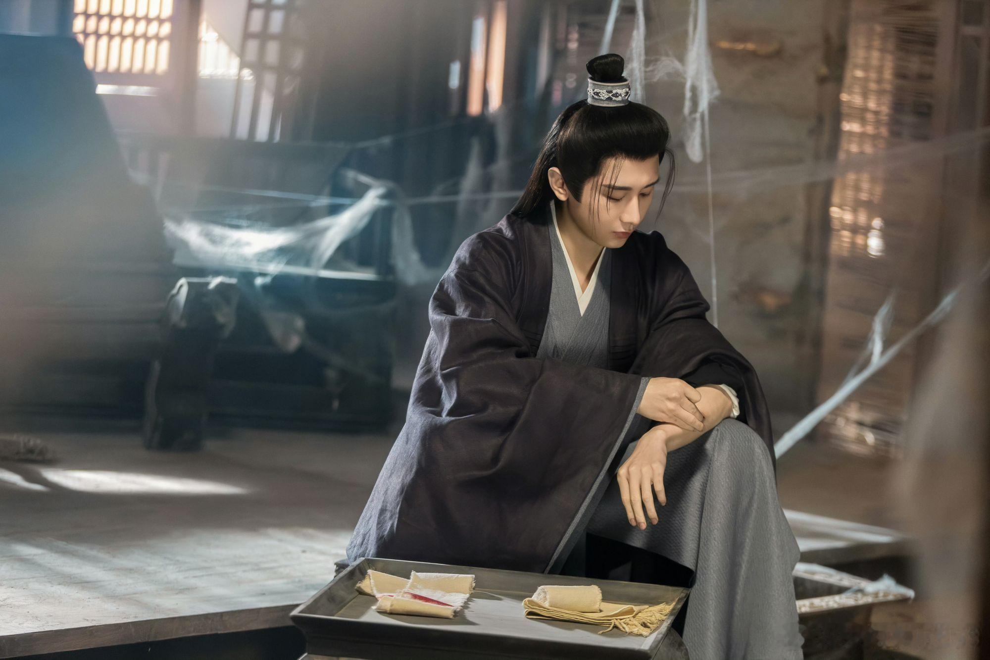 「他连算计都像在调情」成毅指尖划过棋盘的瞬间，观众集体心率失常。成毅长安二十四计