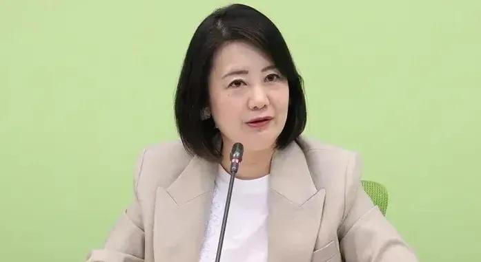 吴思瑶难过得要哭了？如今县市角逐已经进入了70多天倒计时，作为沈伯洋竞选总干事的