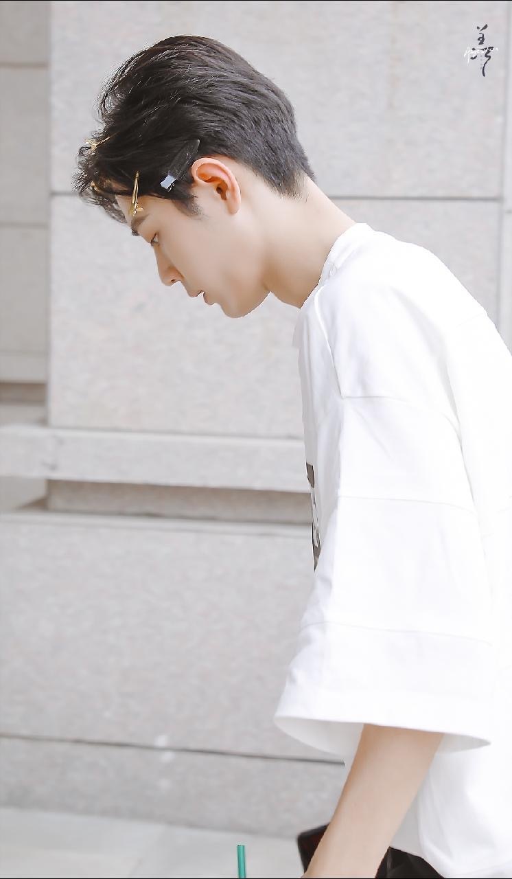 肖战可可爱爱的小夹子~白衣战好青葱好帅