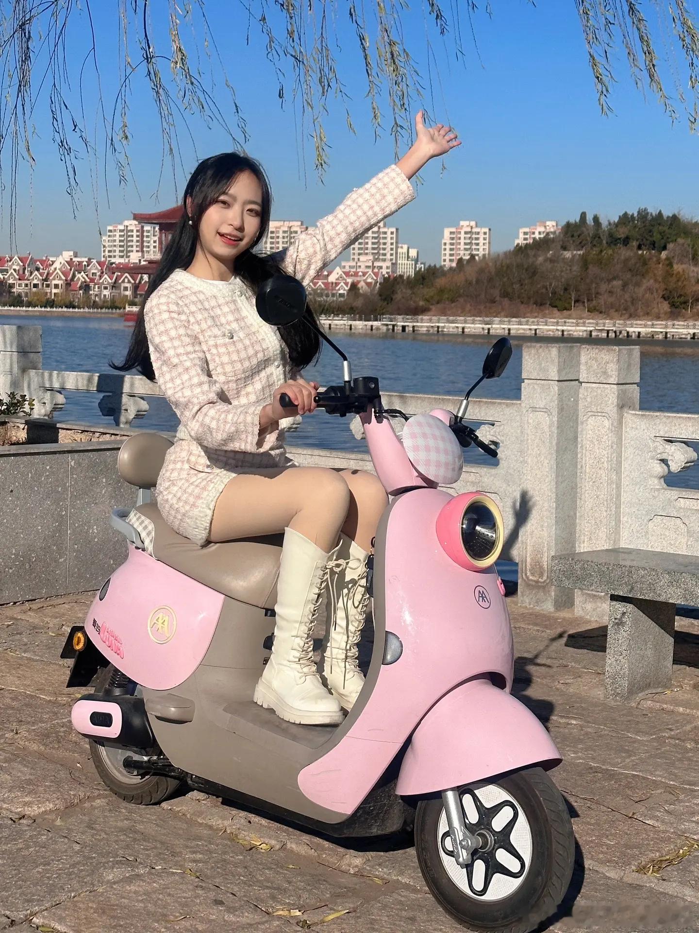 今天是真的有点冷了，必须光腿神器配长靴~