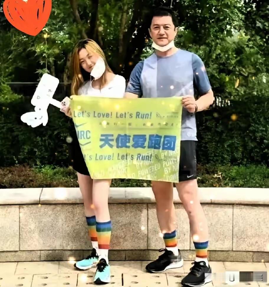 现在全网最高兴的是李亚鹏和王菲吧，不是因为他们会复合。而是因为他们的女儿李