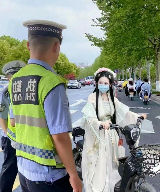 仙女也要戴头盔