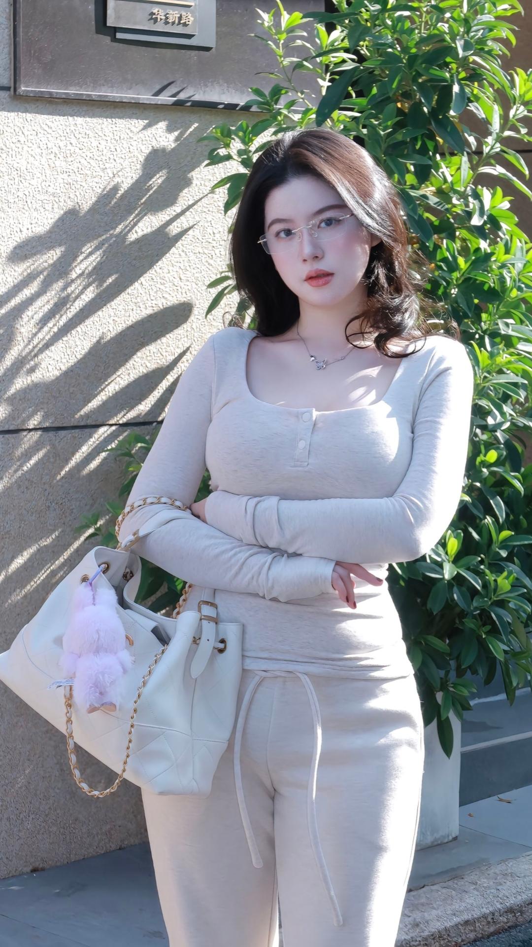 分享一张最近随手拍的照片美女究竟能有多美在你眼里，什么样的女人最漂亮