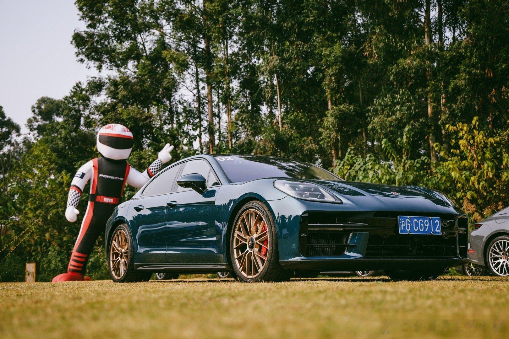 一整天的疲惫全被全新PanameraGTS化解了，大V8带来的驾控情绪价值太高