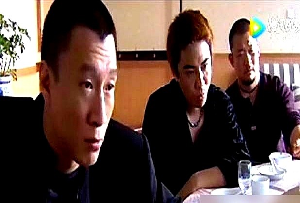 当年拍《征服》，导演高群书起初根本没看上孙红雷。他觉得这人压不住刘华强。眼看选角要黄，石兆琪站了出来