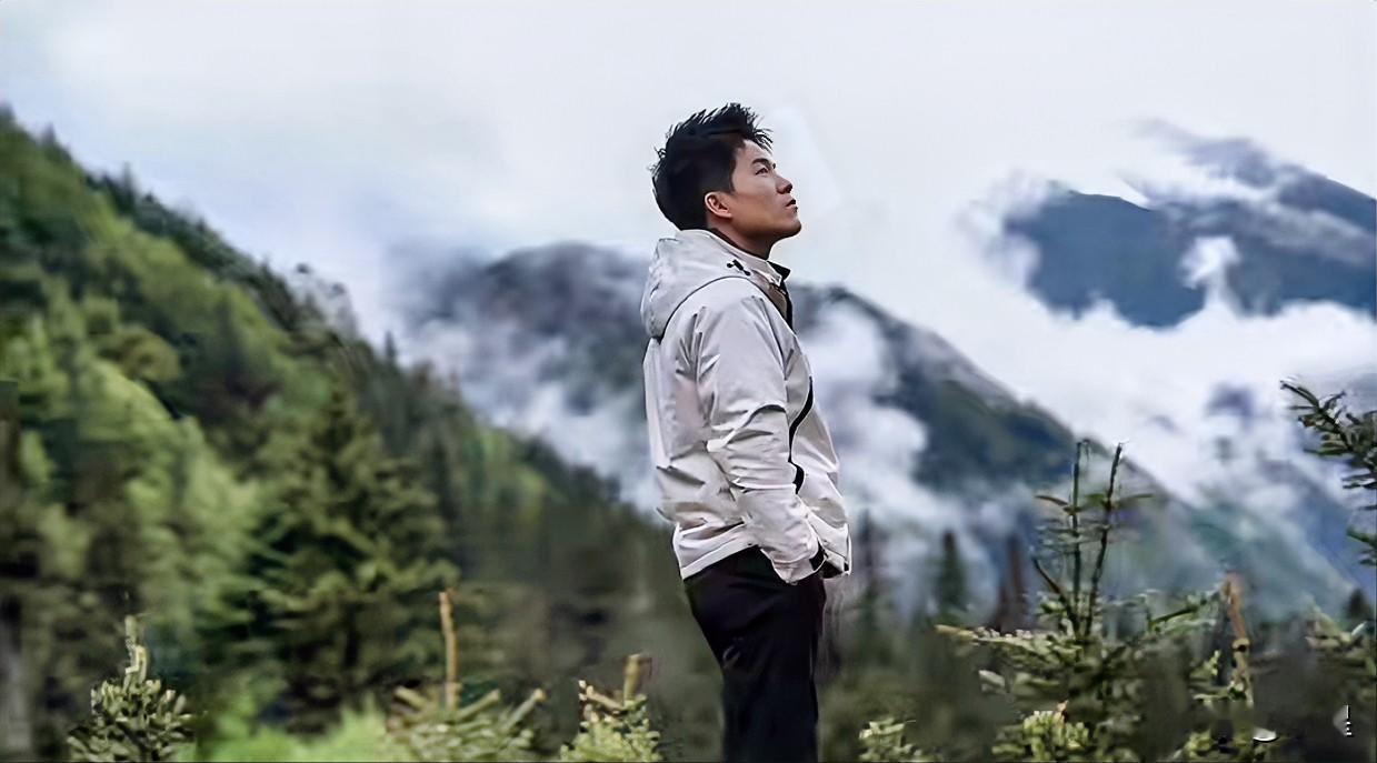 与辉同行发了条董宇辉的视频评论区有人说彪哥看上去好孤独其实了解他的人应该知道