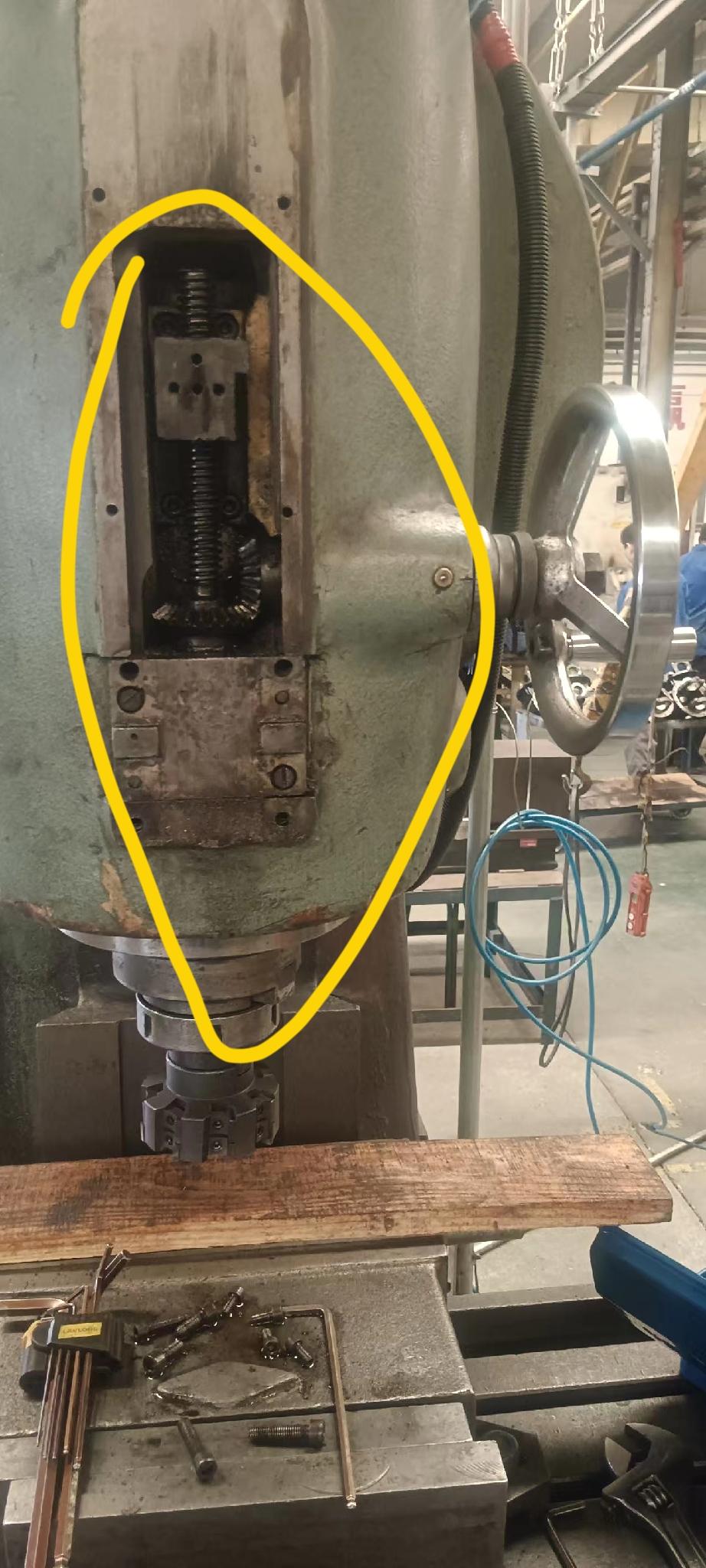 这台机我修不好了，我也跟老板汇报了，这台机可以报废了，我也联系了厂家，厂家说也没