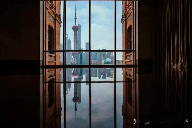 1.2亿元上海豪宅一次看房成交现在有钱人买房真的太豪横了！前不久，上海保利世博