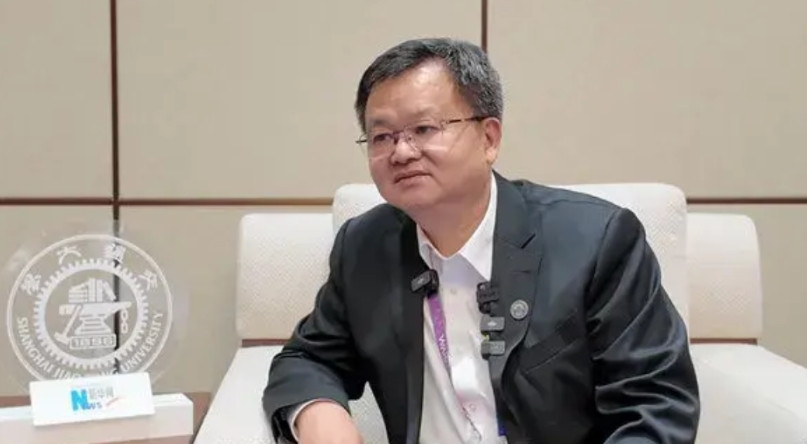 这次我要为武大辩护一下！校长张平文，从学习到工作，一直在北大，身体里流的北大