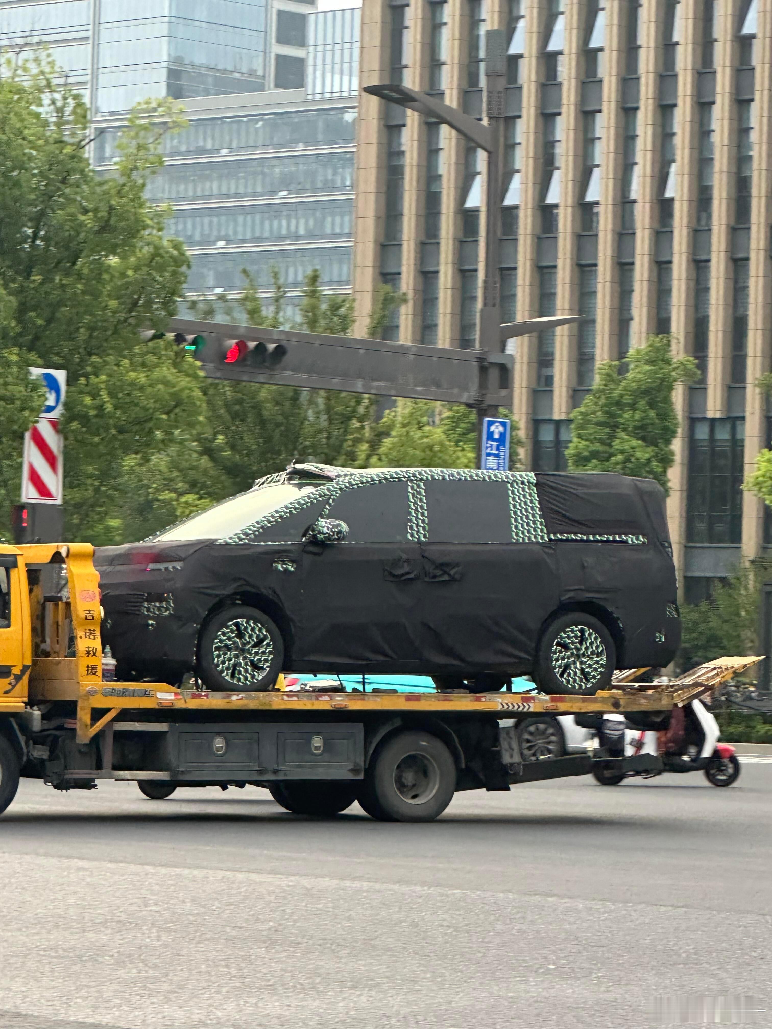 零跑MPV，不溜背的MEGA？​​​