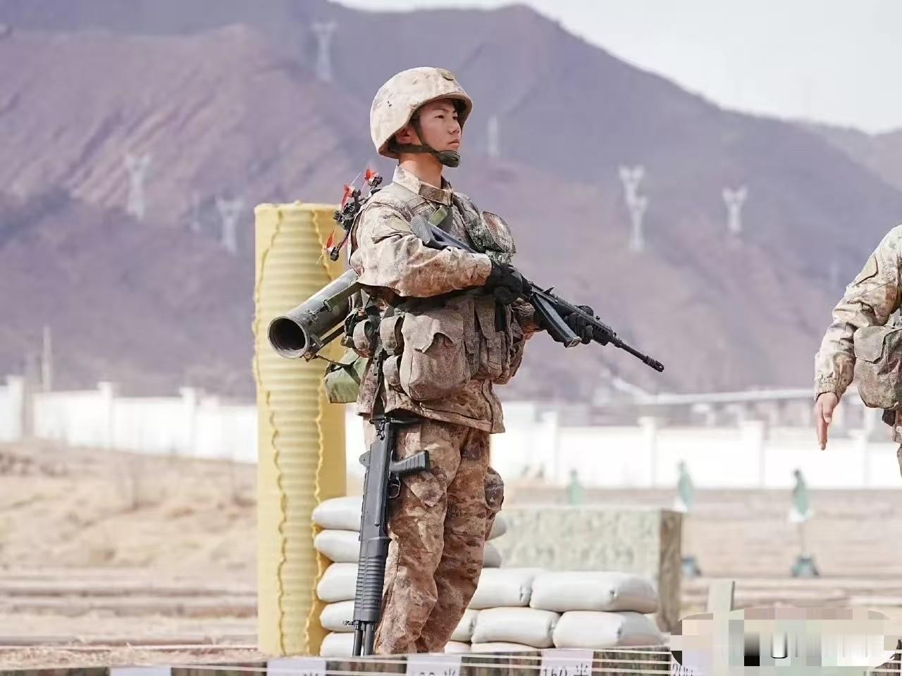 俄乌战争之后，解放军陆军的火力肉眼可见的加强了一把步枪，一个火箭筒，一把喷子，