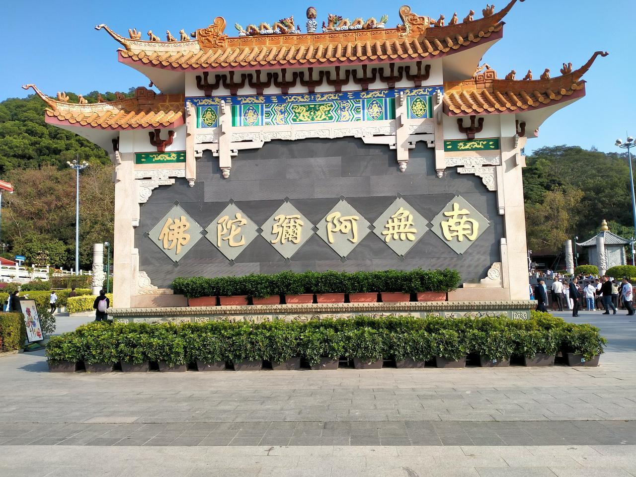 一个和尚的财色生涯释永信，俗名刘应成，生于1965年。别看他现在操着河南口音