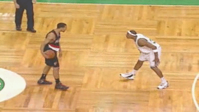 巅峰罗伊单挑皮尔斯，这动作基本功太扎实了。罗伊