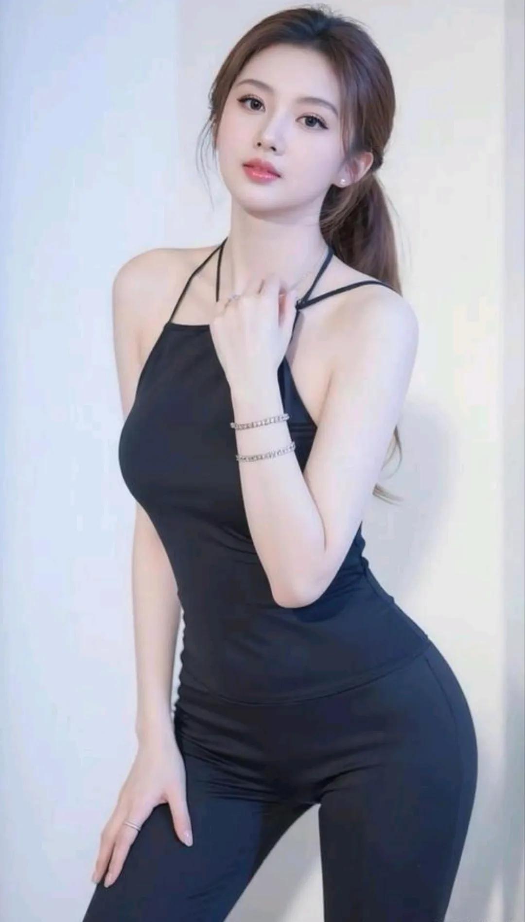 这美女小姐姐的身材绝了，我好喜欢😍美女