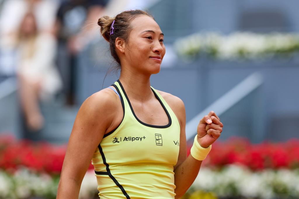 郑钦文能过莱巴金娜这关吗郑钦文对阵莱巴金娜胜算不大，交手处于下风。但红土能限制对