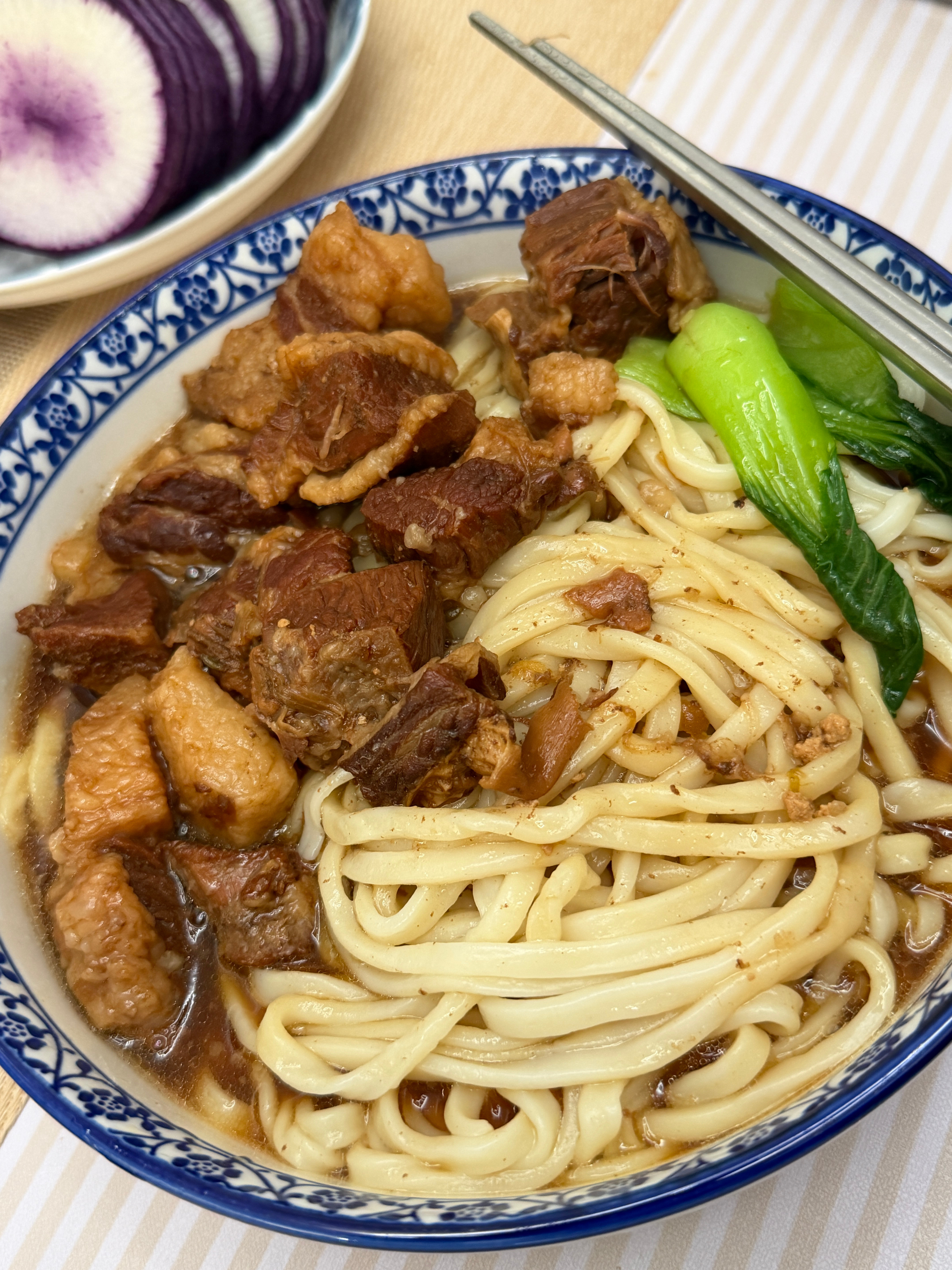 我妈做的这牛肉面真的是无敌…什么老北京柴氏？都是弟弟…我妈要开个牛肉面馆子绝对爆