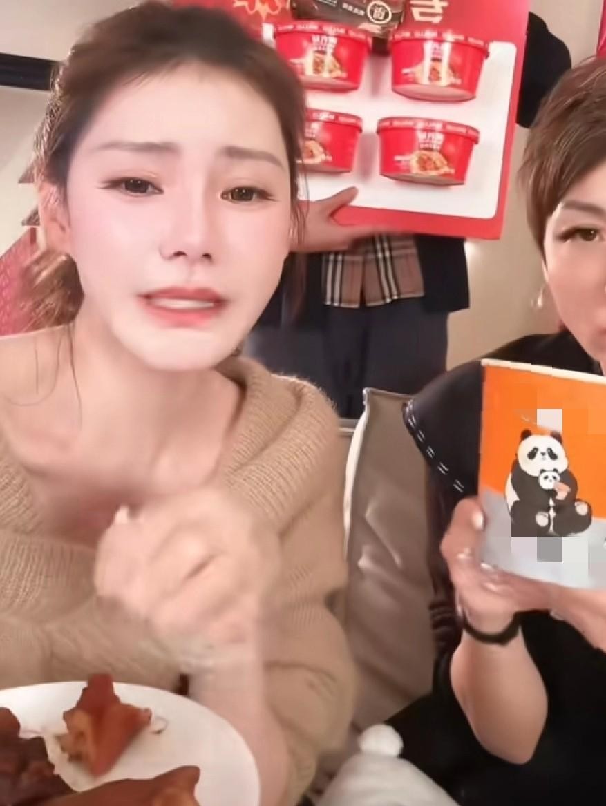 汪小菲这回算是彻底找对人了，谁能想到平时看着温温柔柔的马筱梅，一坐到镜头前居然能这么放得开。10月1