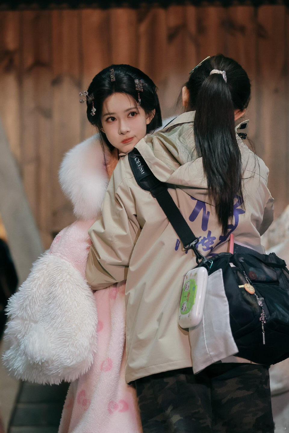 孟子义沈妙新造型，紫色的挺好看