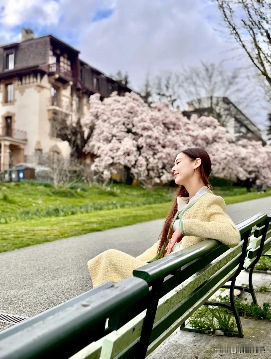 黄圣依晒照，在瑞士苏黎世的游学照，人美景美，怎么感觉她是打着学习的“幌子”去旅游