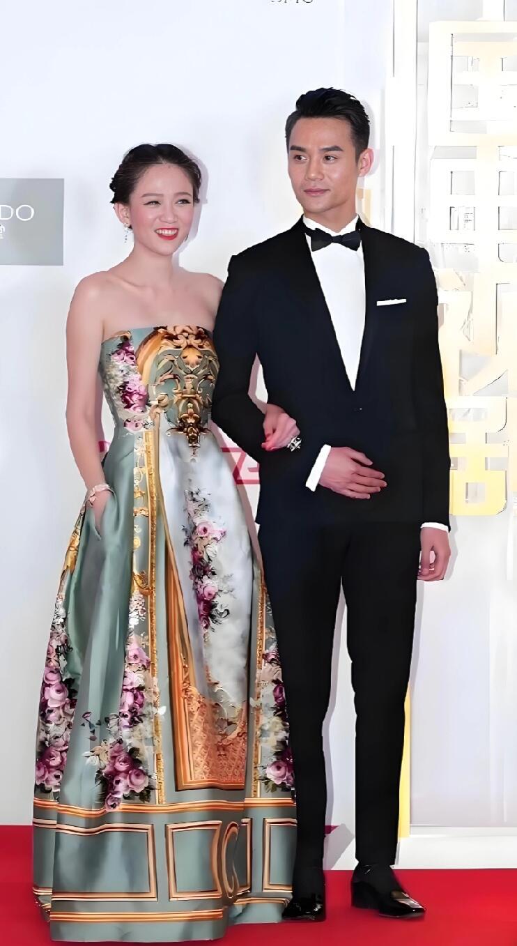 喜欢王凯演的每个角色，眉眼深邃，张力拉满，太帅了，他是这年龄段里最帅气的男演员。