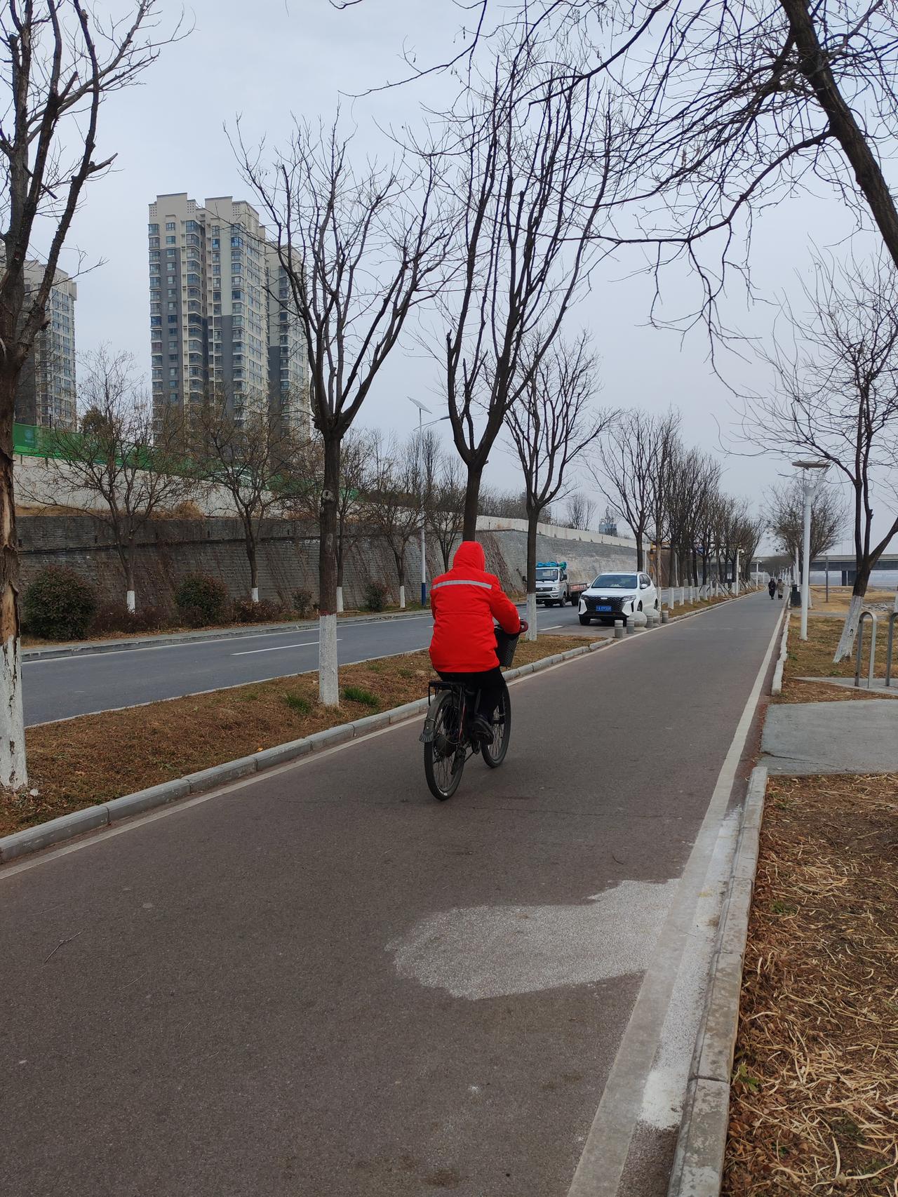 晚年的讨好，抵不了年轻时的亏欠我小区有个60多岁的大叔，听说年轻时候是个能人，