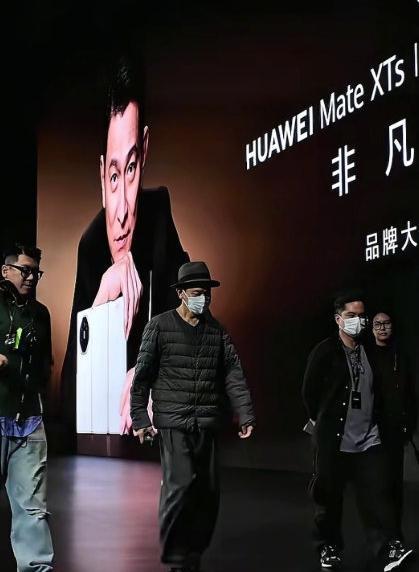原来刘德华也不例外，40岁的外形，63岁的身体，再怎么保养也不得不服老，虚是