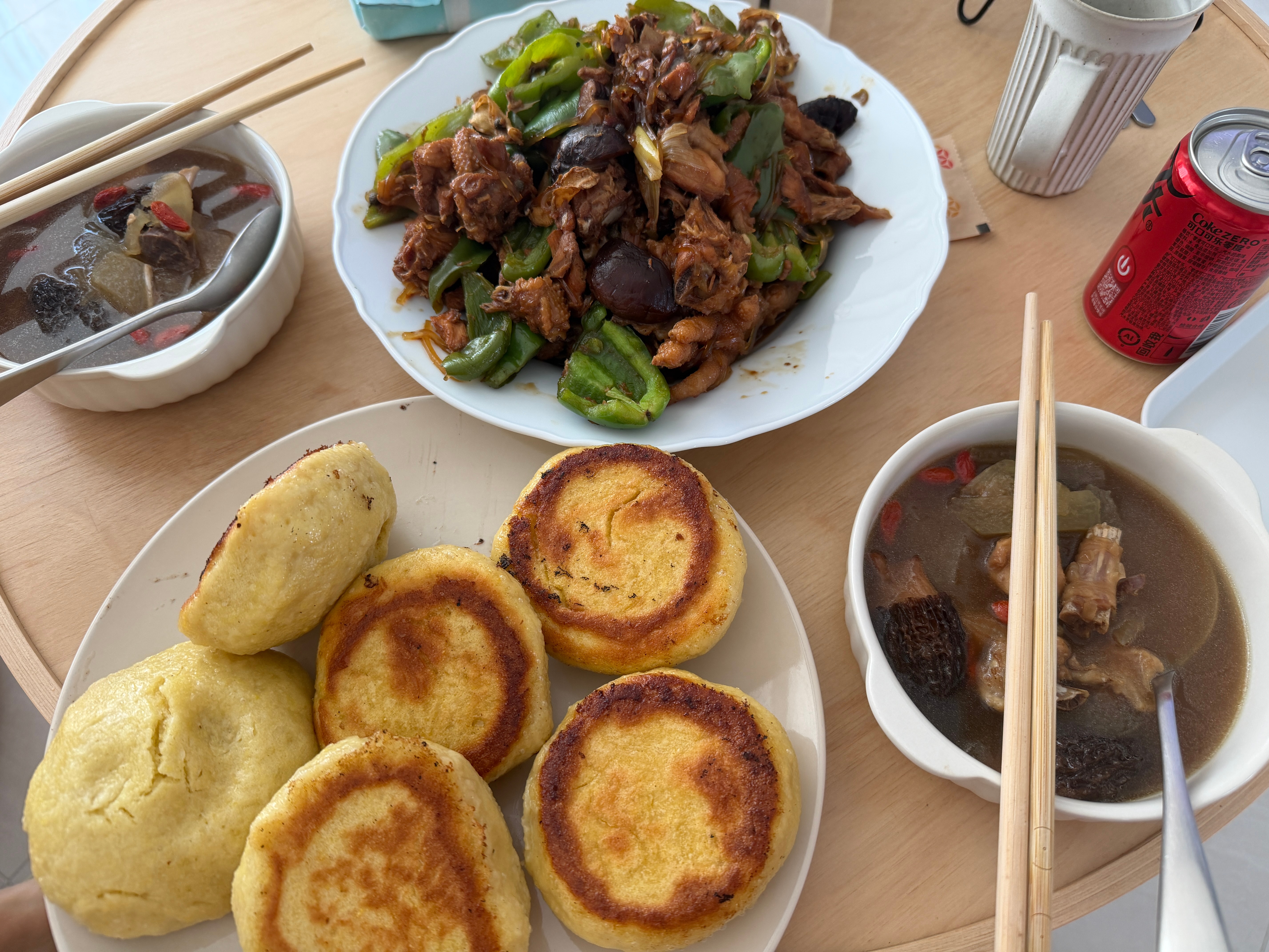 小超美食时光临沂炒鸡+鸡汤+自己烙的小米饼[点赞]​​​